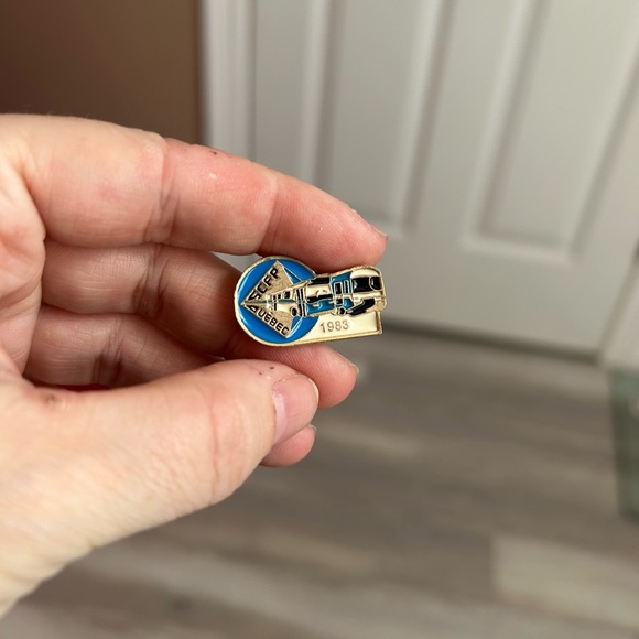 5/$25 Vintage 1983 Quebec bus transportation travel Pin 🚌 - Picture 7 of 7